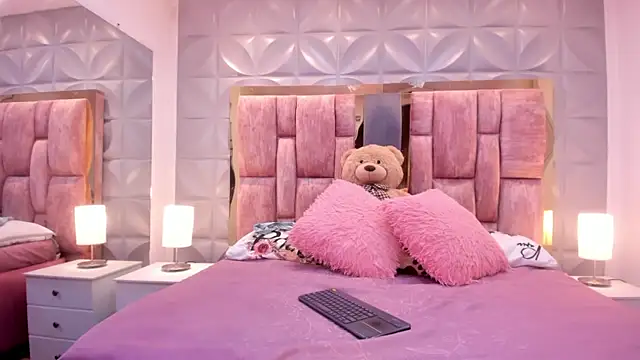 Paris Velvet online show from 20, 4, 2026