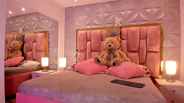 Paris Velvet online show from 9, 2, 2026