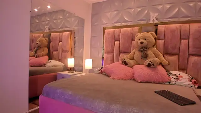 Paris Velvet online show from 11, 2, 2026