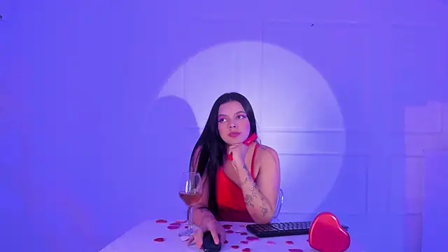 Snapshot of ViolettaRousee_ chatting on 20, 5, 2026 ViolettaRousee online show from 20, 5, 2026