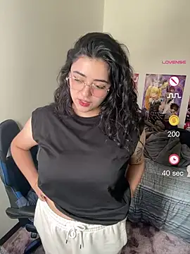 Snapshot of Ales_Kitten_Live chatting on 21, 5, 2026 Ales Kitten Live online show from 21, 5, 2026