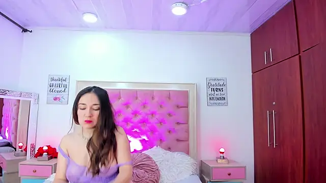 AmbarClarck online show from 6, 3, 2026