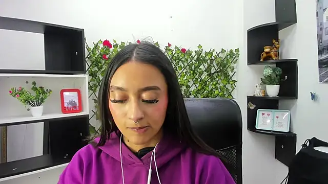 Miaa Thopmson  online show from 5, 3, 2026