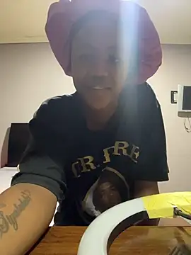 Snapshot of BankssWithTheBenz chatting on 5, 5, 2026 BankssWithTheBenz online show from 5, 5, 2026