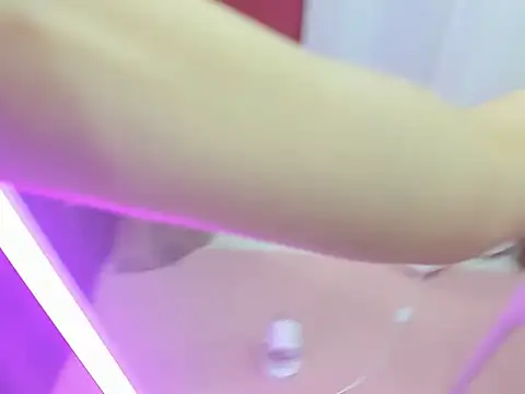 Ella nora online show from 7, 2, 2026