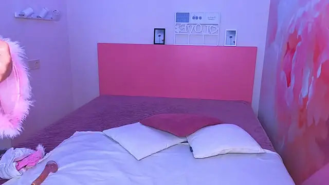 LuxSiren online show from 11, 4, 2026