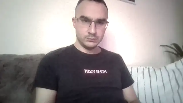 ptithomme69 online show from 7, 2, 2026