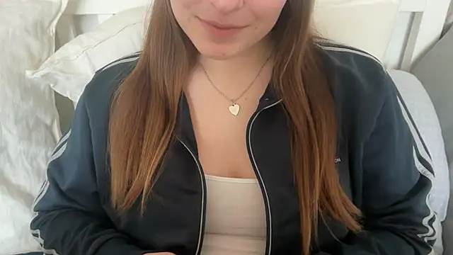 Lucyschickt online show from 4, 4, 2026