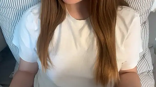 Snapshot of Lucyschickt chatting on 9, 7, 2026 Lucyschickt online show from 9, 7, 2026