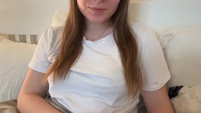 Lucyschickt online show from 13, 4, 2026