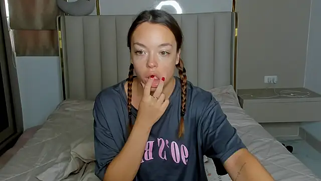 stellaa quenn online show from 20, 4, 2026