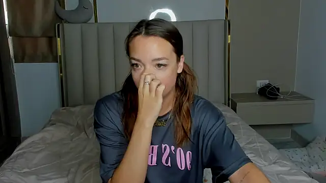 stellaa quenn online show from 5, 4, 2026