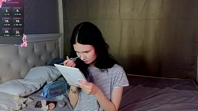 Glow hollow online show from 21, 2, 2026