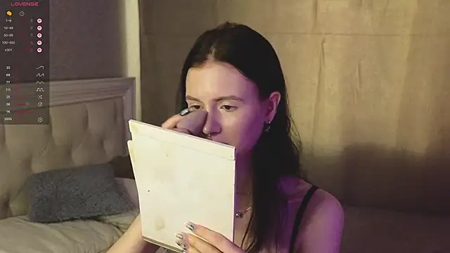 Glow hollow online show from 25, 2, 2026