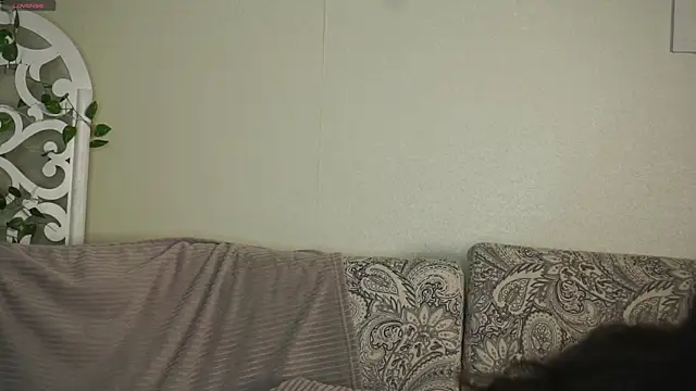 Glow hollow online show from 15, 2, 2026