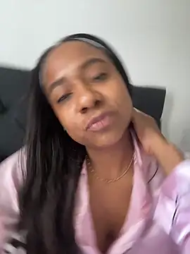 Snapshot of amara_queen_ chatting on 13, 7, 2026 amara queen online show from 13, 7, 2026
