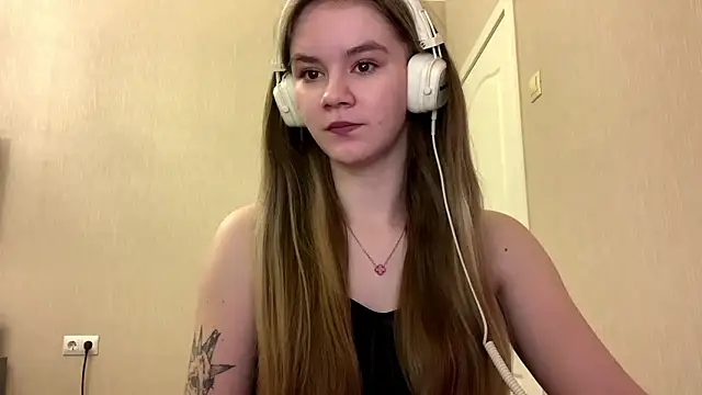 AgnesShy  online show from 23, 2, 2026