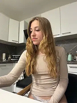 romyxxs online show from 10, 4, 2026