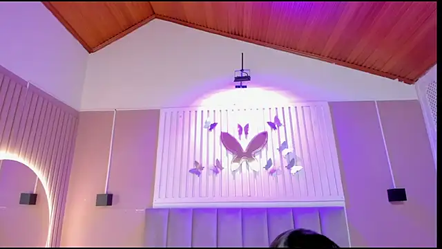  Kailythompson online show from 4, 4, 2026