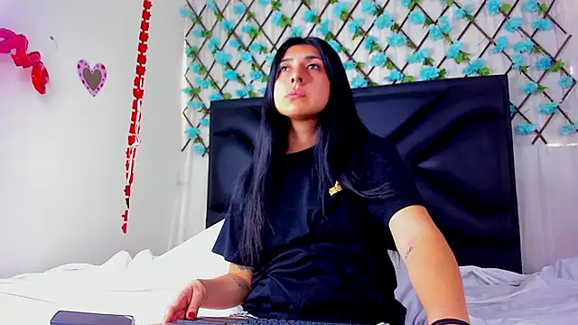 EmmaWilliamss4 online show from 22, 2, 2026