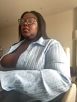 Snapshot of BouncyBBW chatting on 15, 6, 2026 BouncyBBW online show from 15, 6, 2026