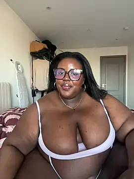 Snapshot of BouncyBBW chatting on 14, 7, 2026 BouncyBBW online show from 14, 7, 2026