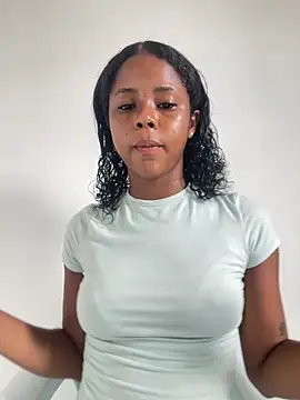 LIA PARKERR online show from 13, 5, 2026