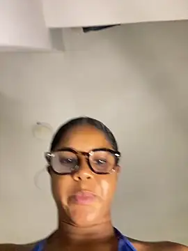 LIA PARKERR online show from 25, 3, 2026