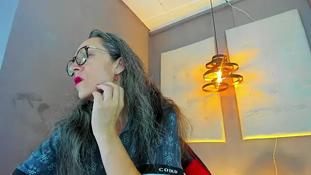 laurasofia45 online show from 9, 2, 2026