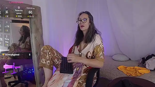 laurasofia45 online show from 12, 4, 2026