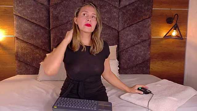 THALIAGRAY   online show from 11, 2, 2026