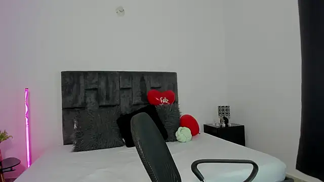 Malory Saenzz online show from 17, 2, 2026