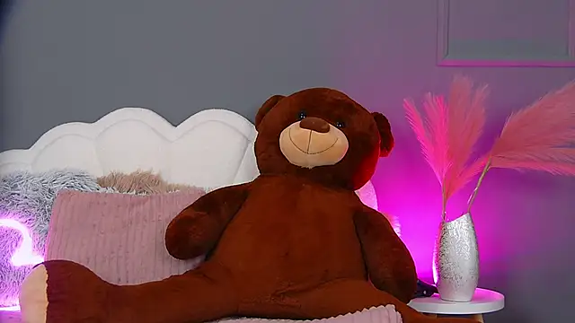 CrystalRedd online show from 19, 5, 2026
