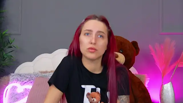 CrystalRedd online show from 6, 4, 2026