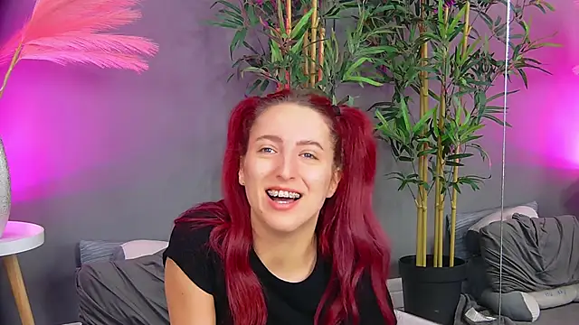 CrystalRedd online show from 4, 4, 2026