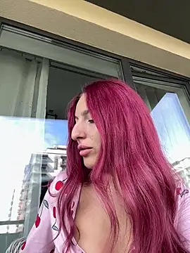 CrystalRedd online show from 15, 7, 2026