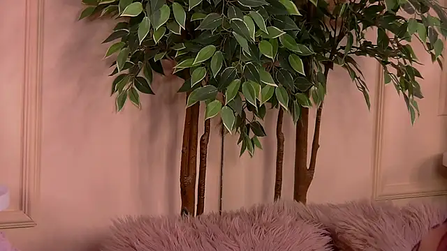 CrystalRedd online show from 18, 2, 2026