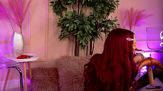 CrystalRedd online show from 12, 3, 2026