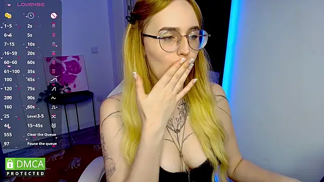 Snapshot of AdeLuna chatting on 5, 6, 2026 AdeLuna online show from 5, 6, 2026