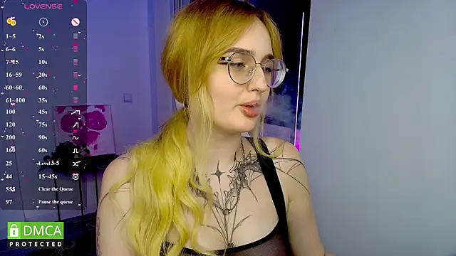 Snapshot of AdeLuna chatting on 4, 6, 2026 AdeLuna online show from 4, 6, 2026
