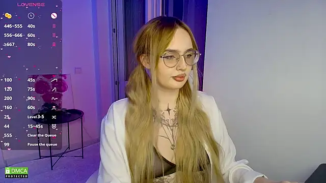 Snapshot of AdeLuna chatting on 26, 4, 2026 AdeLuna online show from 26, 4, 2026