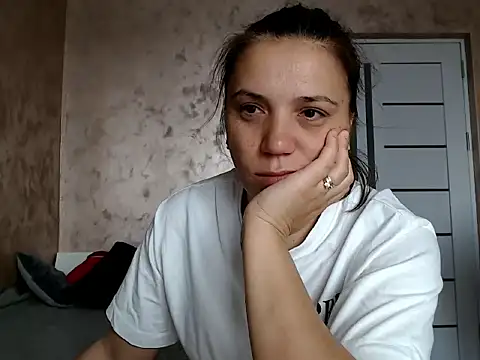 Snapshot of LorraGrey chatting on 7, 5, 2026 LorraGrey online show from 7, 5, 2026