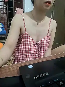 Snapshot of NinaKey chatting on 4, 7, 2026 NinaKey online show from 4, 7, 2026