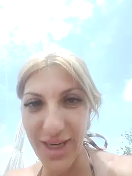 Snapshot of LannaQuinn chatting on 1, 6, 2026 LannaQuinn online show from 1, 6, 2026