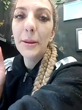 LannaQuinn online show from 5, 2, 2026