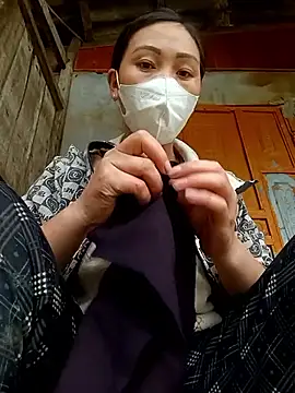 hot-luna- online show from 1, 4, 2026