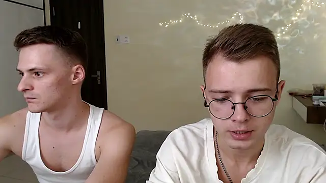 Snapshot of NikiKerryCum chatting on 7, 7, 2026 NikiKerryCum online show from 7, 7, 2026
