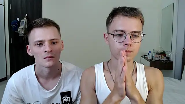 NikiKerryCum online show from 5, 4, 2026