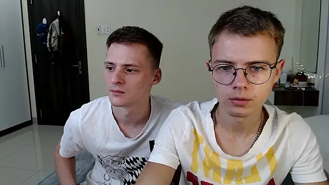 NikiKerryCum online show from 9, 4, 2026