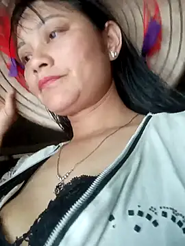 Snapshot of Momo-biki chatting on 7, 7, 2026 Momo-biki online show from 7, 7, 2026
